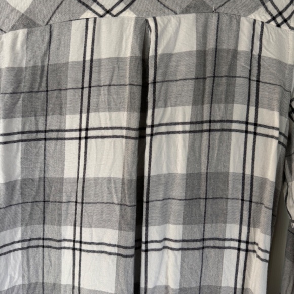 Altar'd State Long-Sleeve Plaid Grey and White Shirt Button-Down with Pocket EUC - Picture 6 of 10